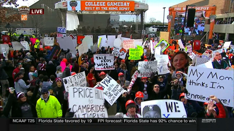 Illustration for article titled "Yale Cites Wikipedia": Your College GameDay Sign Roundup